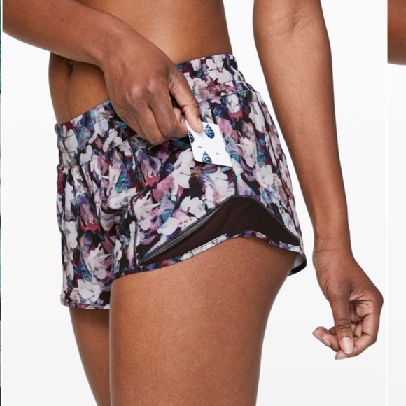 Lululemon Hotty Hot Shorts 2.5" Inseam Utopia Multi Color Lined Size 10 Women’s - Picture 1 of 10